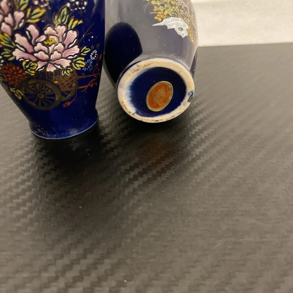 Vtg Pair of Cobalt Blue Hand Painted Artmark Japan Small Vases 4